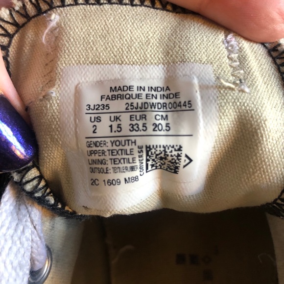 Converse Low Top Black and White Size 2 - Picture 6 of 6